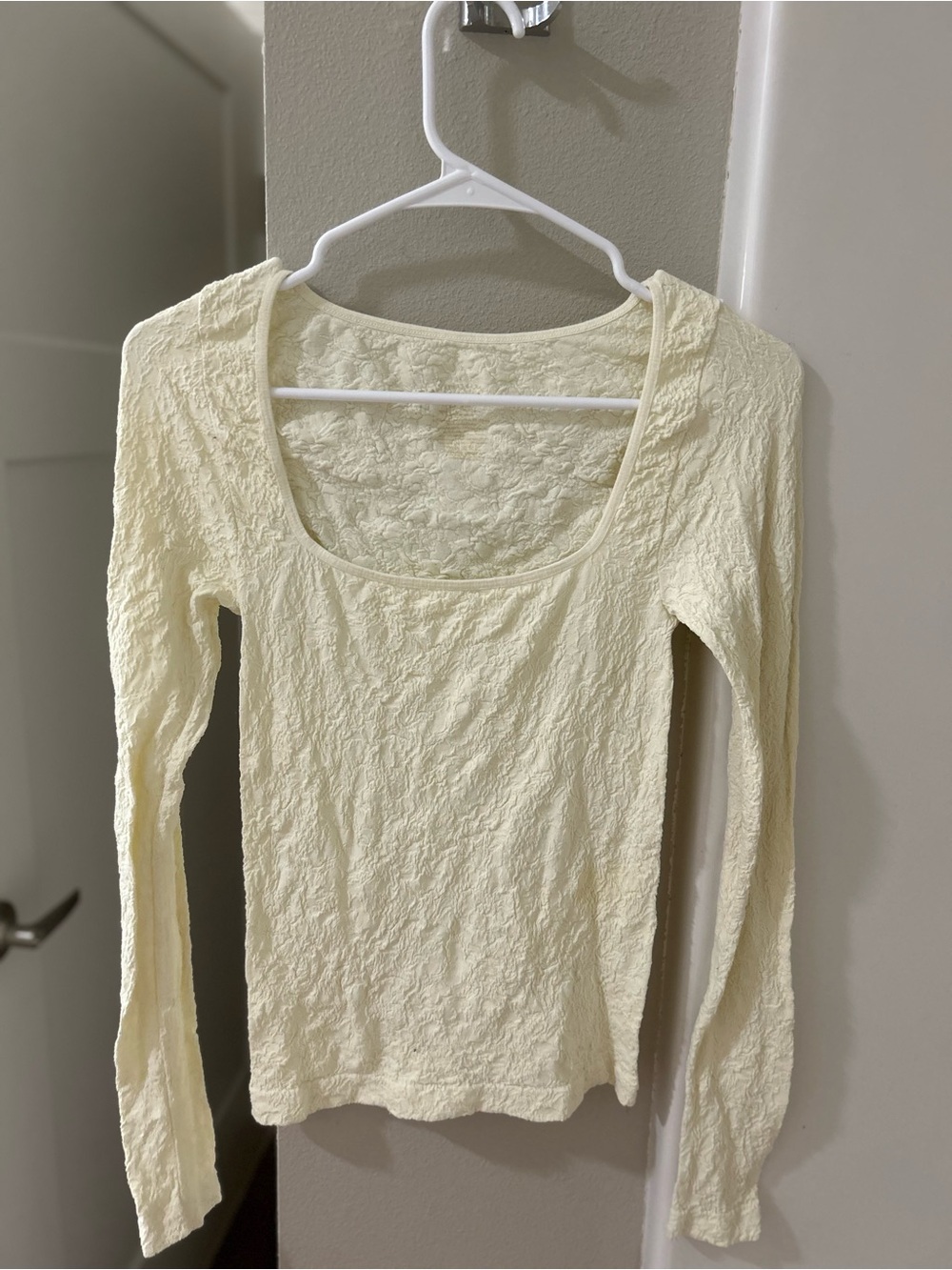 Boutique 9 Cream Long Sleeve Scoop Neck Textured Top